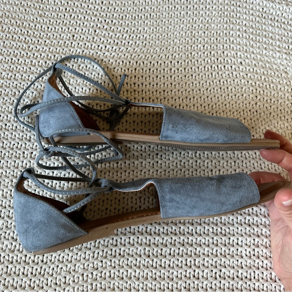 Universal Threads Sandal - Picture 2 of 8